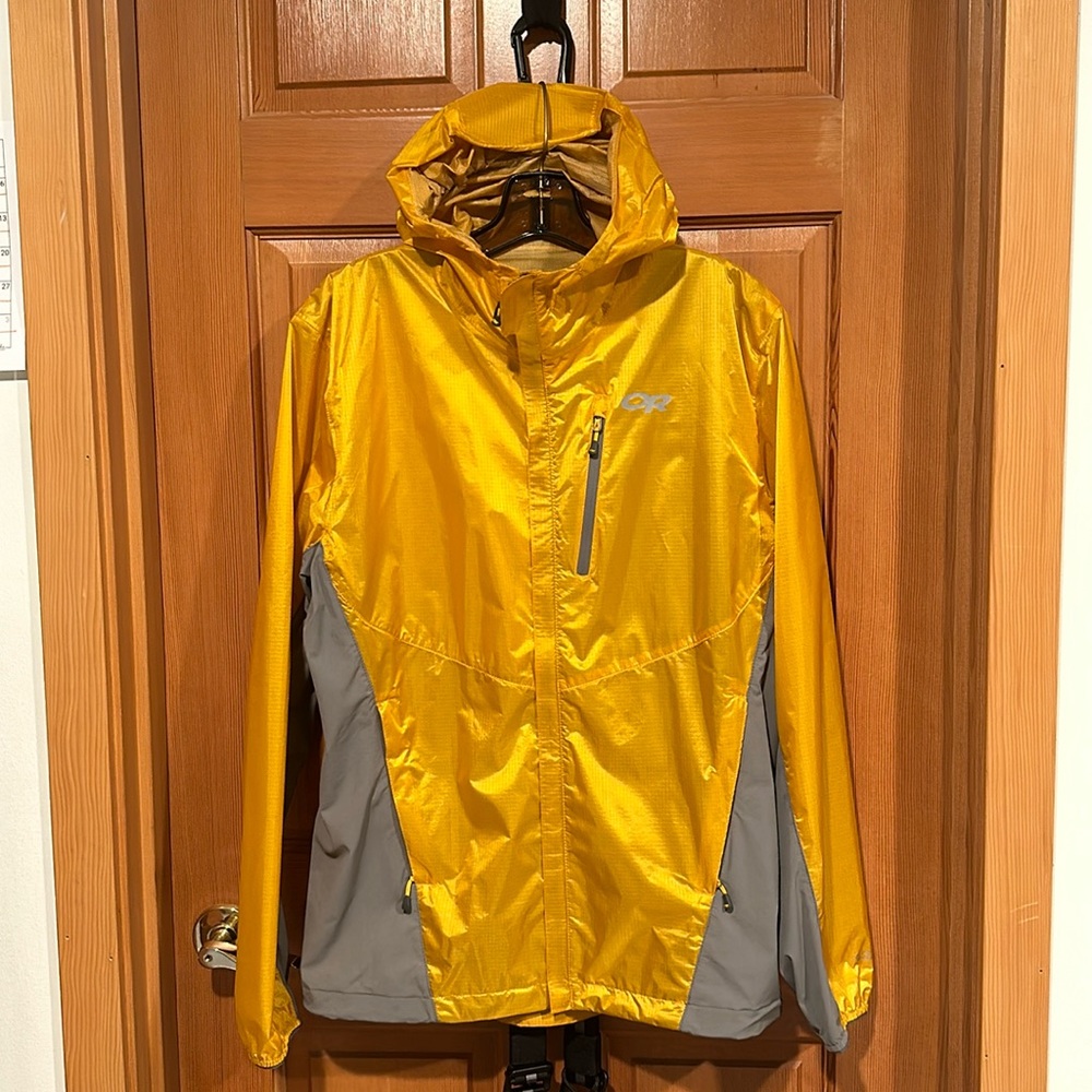 Men’s medium outdoor research helium rain jacket never worn!